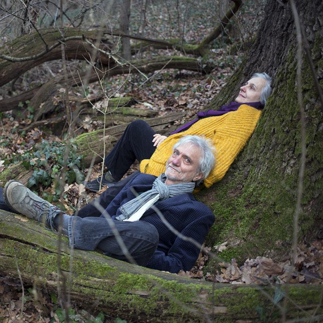 Onako kako žive Sanda i Darko, poručuju da gomilati nema smisla. Aktivisti su za zelenu, održivu paradigmu, dobar dio godine provode na Braču baveći se maslinama, vrtom

