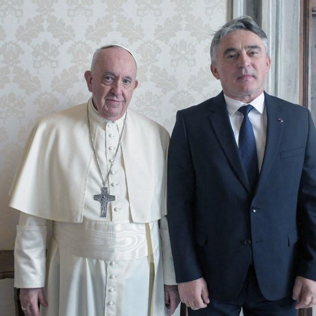 Papa Franjo i Željko Komšić
