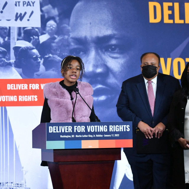 Arndrea Waters King  and Martin Luther King III slušaju govor svoje kćeri Yolande Renee King u Washingtonu
