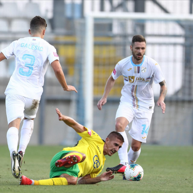 Rijeka, 290820.
Stadion Rujevica.
Utakmica 1.HNL 3. kolo, Rijeka - Istra 1961.
Na fotogarafiji: Niko Galesic i Darko Velkovski.