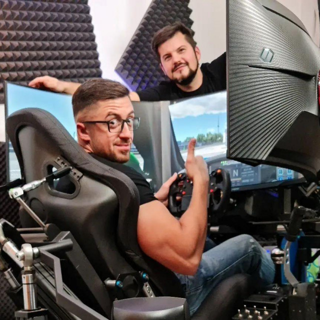 Misha Charoudin (sjedi) i Tino Šturlić