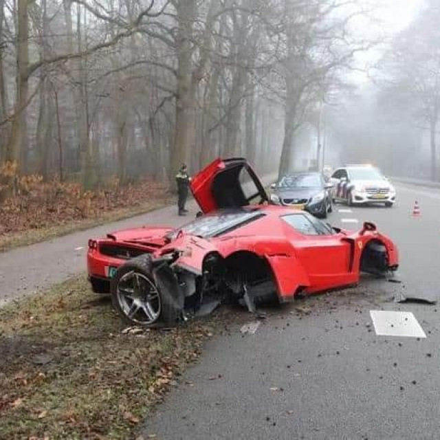 Razbijeni Ferrari Enzo
