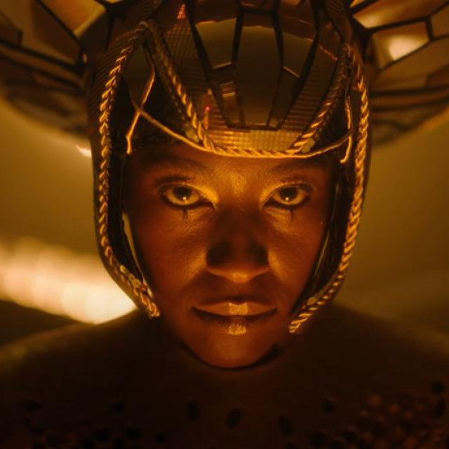 Blakrok i njezini suradnici vole glasne i jednostavne bubnjeve ukrasiti jazz semplovima i futurističkim zvukovima