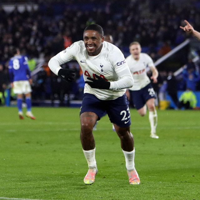 Steven Bergwijn u slavlju sa suigračima nakon epskog preokreta
