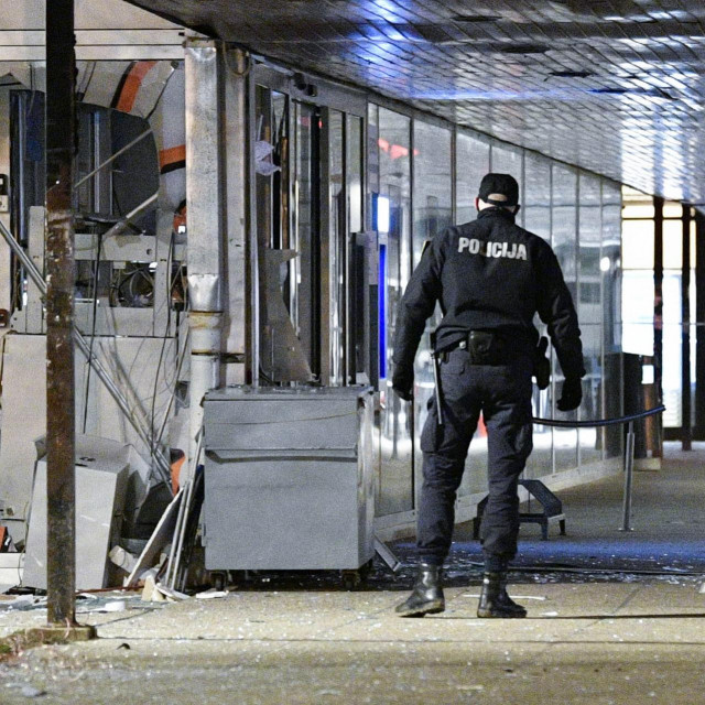 Očevid nakon raznošenja bankomata u Trnskom
