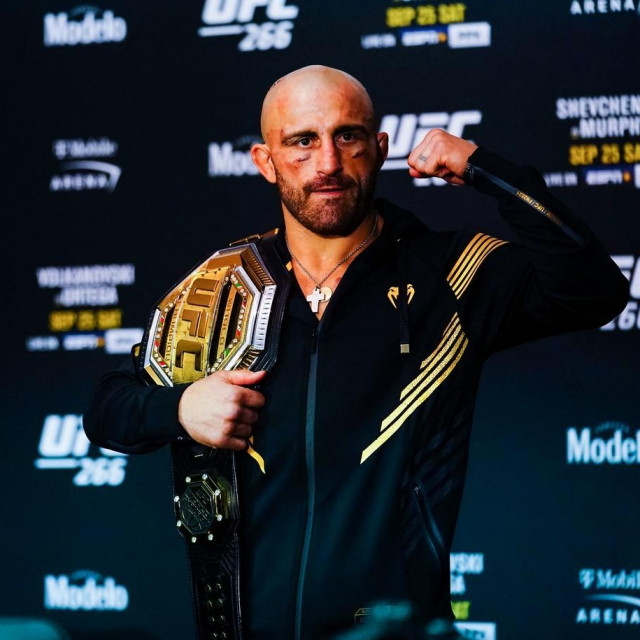 Alexander Volkanovski
