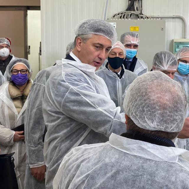 Andrej Plenković u Paškoj sirani
