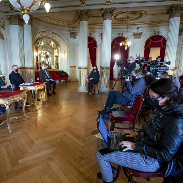Konferencija za medije intendantice Dubravke Vrgoc s ravnateljima Ivicom Buljanom, Giorgiom Surianom i Leonardom Jakovinom o protekloj godini u HNK.
 

