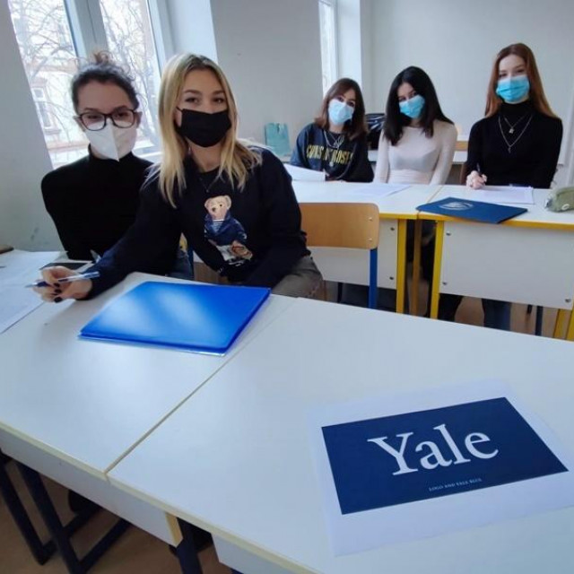 Učenici Prve privatne gimnazije u Zagrebu
