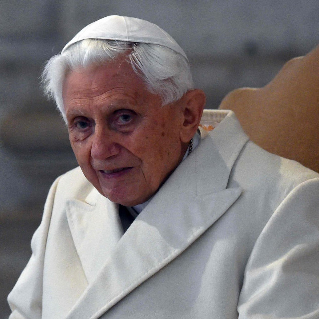 Papa u miru Benedikt XVI
