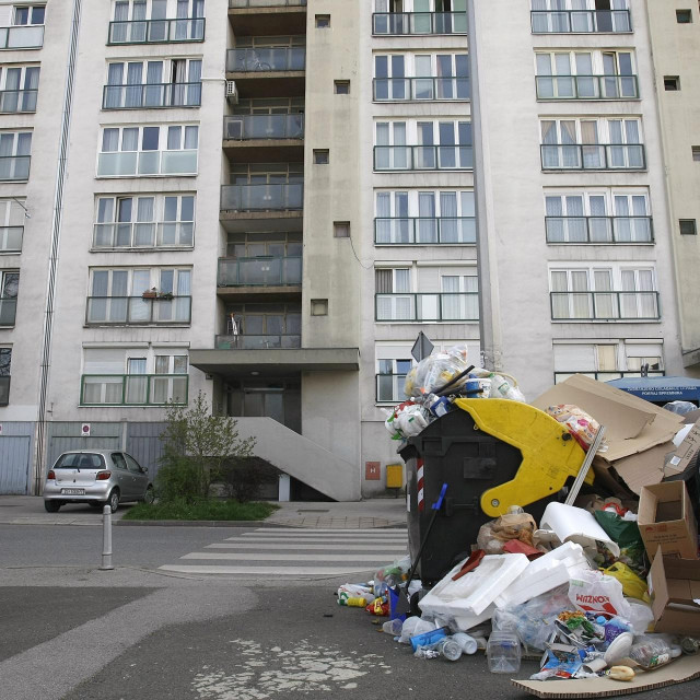 Pretrpani kontejneri u cijelom Zagrebu