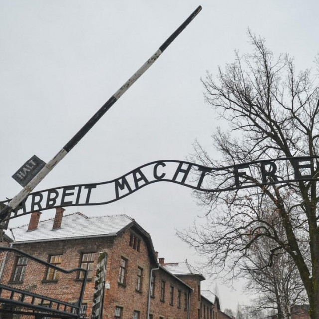 Ulaz u logor Auschwitz
