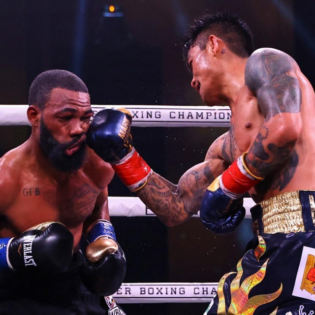 Gary Russell Jr. vs. Mark Magsayo
