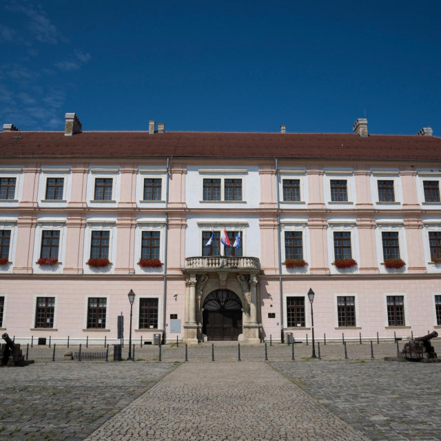 Sveučilišta Josipa Jurja Strossmayera u Osijeku, gdje djeluje čak 17 istraživačkih timova koji vode 12 istraživačkih projekata
