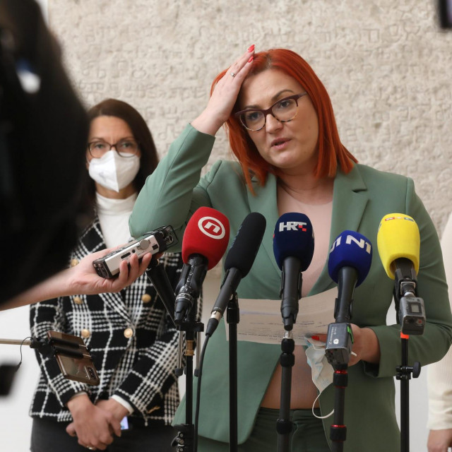 Maja Đerek, Romana Nikolić, Adrijana Cvrtila
