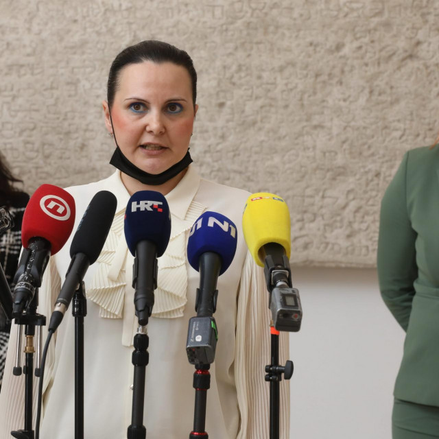 Adrijana Cvrtila (u sredini), Romana Nikoloić (desno) i Maja Đerek (lijevo)
