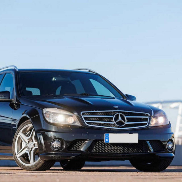 2010. Mercedes-Benz C63 AMG
