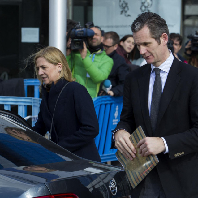 Par je živio život iz snova. Ona je radila u fondaciji La Caixa, a on s Barcelonom osvajao titule. Život im se urušio kada su 2016. godine optuženi za koruptivne radnje
