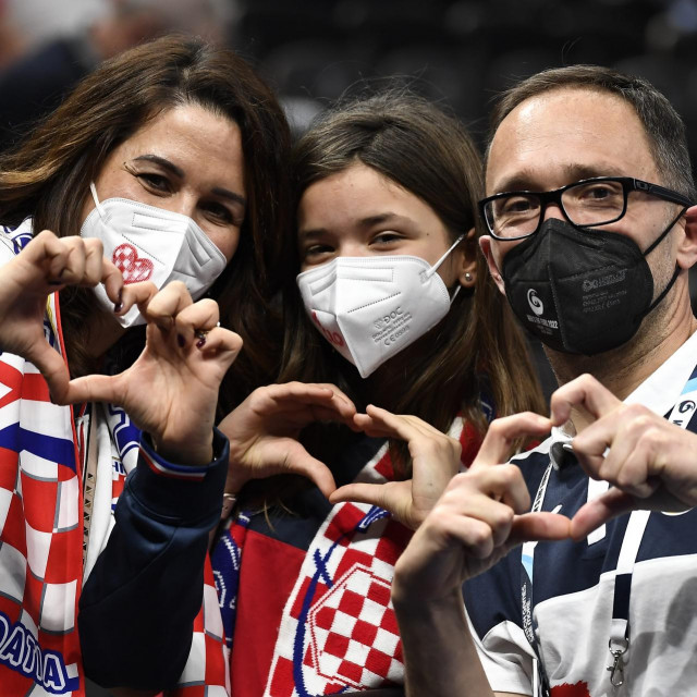 Izbornik Hrvoje Horvat sa suprugom i kćeri
