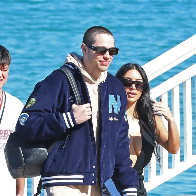 Kim Kardashian i Pete Davidson 
