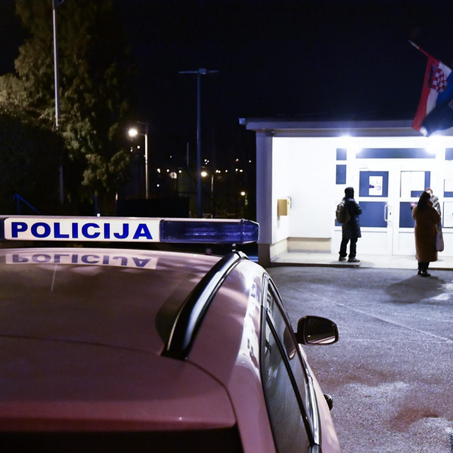 Pljačka poslovnice Hrvatske pošte na Šestinskom trgu
