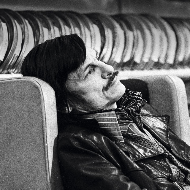 Oba lica Tarkovskog - njegova genijalna umjetnička dosljednost i njegova tvrdoglava jednoumnost - isijavaju iz knjige  ”Zapečaćeno vrijeme”, zbirci filmsko-autobiografskih eseja koje je Tarkovski dovršio neposredno pred smrt 1986. godine
