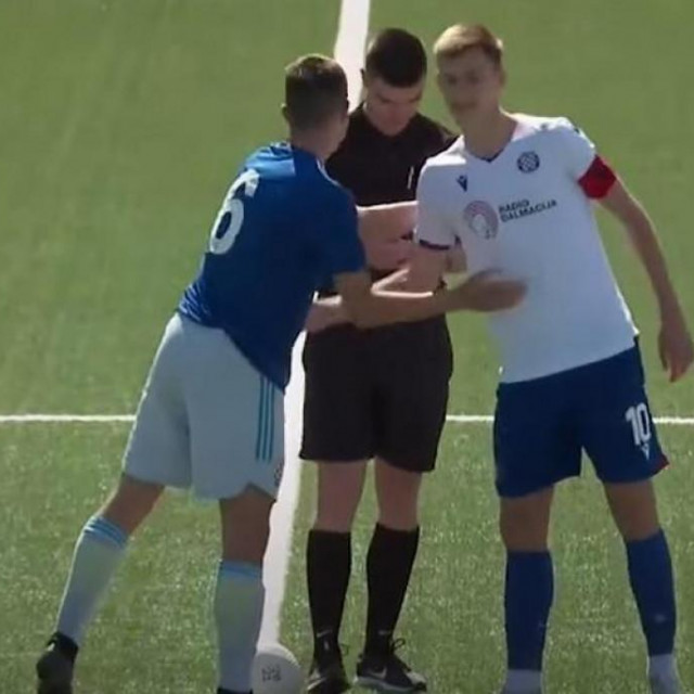 Mate Ivković (desno)
