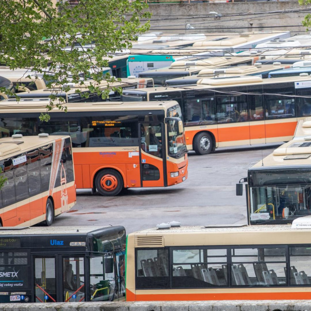 gradski autobusi tvrtke Autotrolej 
