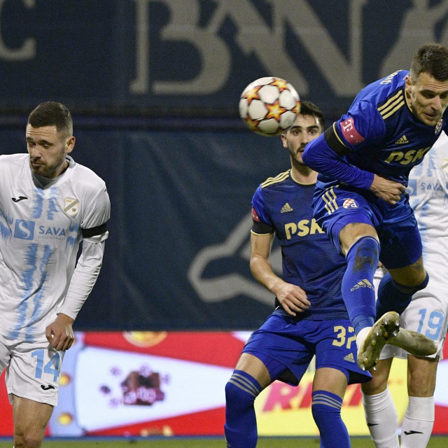 Komnen Andrić puca uoči prvog gola Dinama
