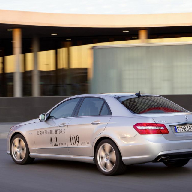 Mercedes E300 BlueTec Hybrid
