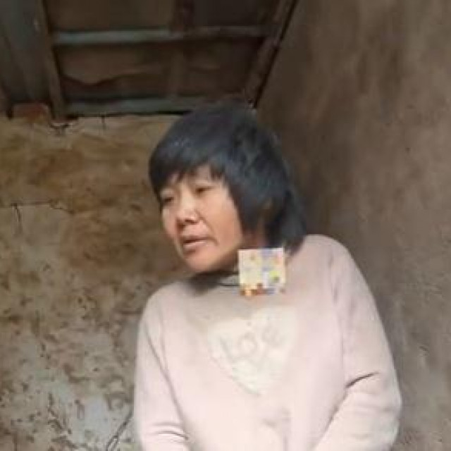 Žena je pronađena vezana lancem
