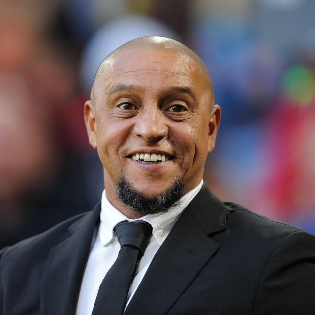 Roberto Carlos će opet obući kopačke i dres
