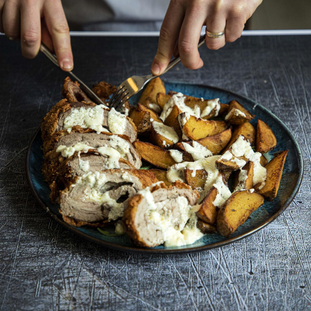 Karađorđeva šnicla s krumpirom
