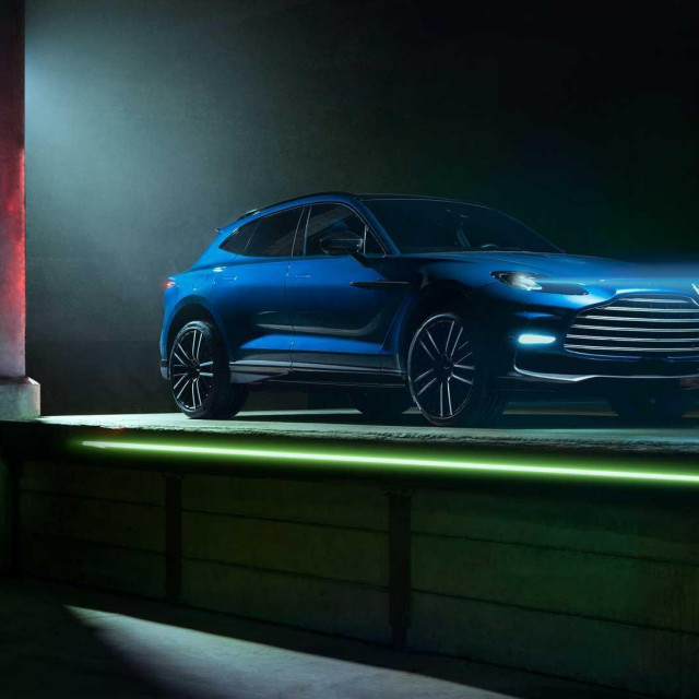 2022. Aston Martin DBX707
