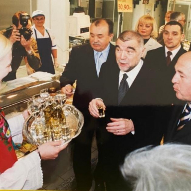 Dragutin Mamić, Stjepan Mesić i Andrea Zamparini, sin Maurizia Zamparinija u obilasku Emmezete
