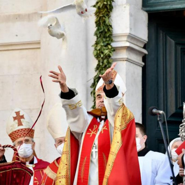 Tradicionalno puštanje golubice
