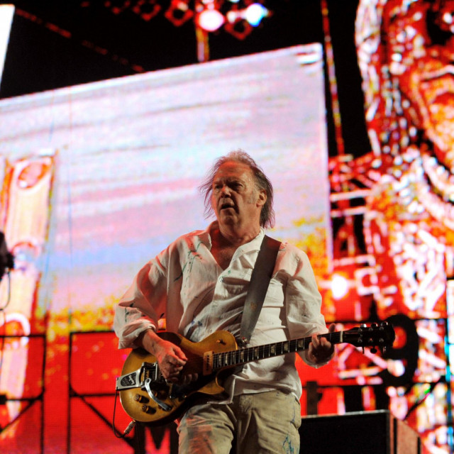Neil Young  je nedavno polovicu svojih autorskih prava za 150 milijuna dolara prodao jednom britanskom investicijskom fondu
