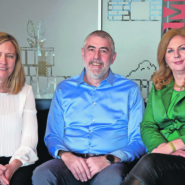 Snježana Stanović, Denis Jašarević, i Katarina Šiber Mlakar,
IN2 grupa
