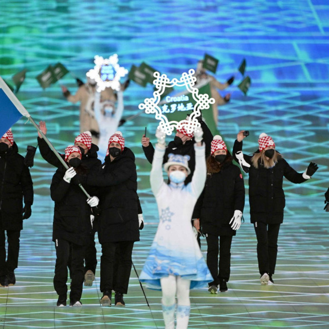 Hrvatsku zastavu nosili su Zrinka Ljutić i Marko Skender
