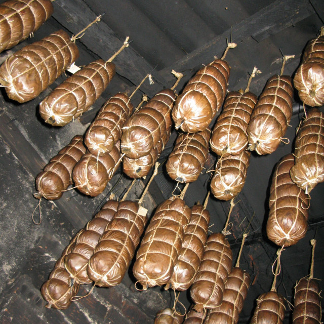 Ninski šokol na dimu
