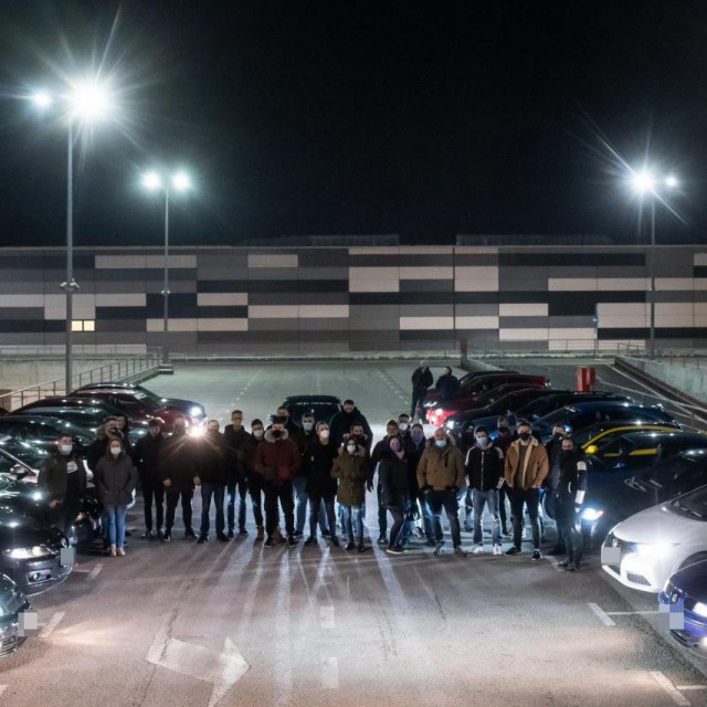 Obožavatelji automobila došli su na tzv. meet kako bi se družili i izmjenili iskustva

