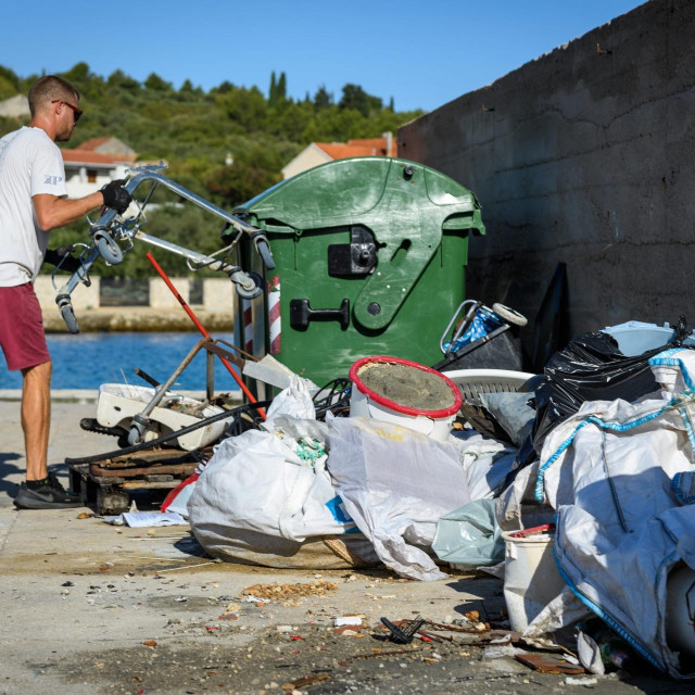 Ekološka akcija čišćenja mora / Ilustracija
