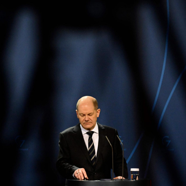 Godišnji trgovinski promet Rusije i Njemačke prelazi 20 milijardi dolara te da su politički odnosi dviju zemalja bolji nego između Rusije i ijednog jakog zapadnog suparnika
