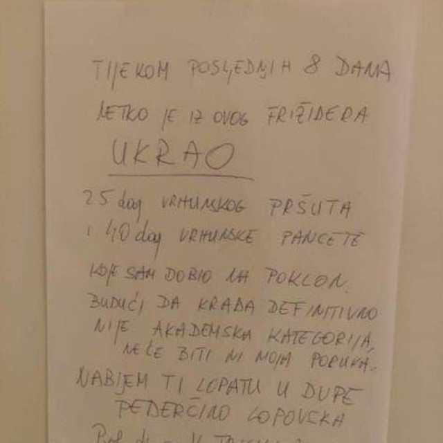 Poruka na hladnjaku na Medicinskom fakultetu
