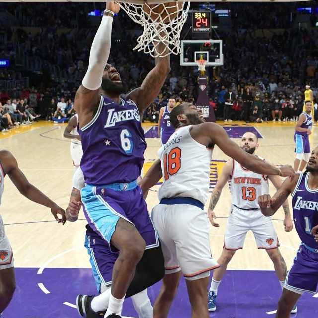 LeBron James je upisao triple-double u povratničkoj utakmici
