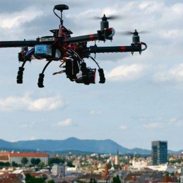 Dron koji je izradio fotograf agencije CROPIX, Tomislav Kristo, snimljen u letu iznad Zagreba
