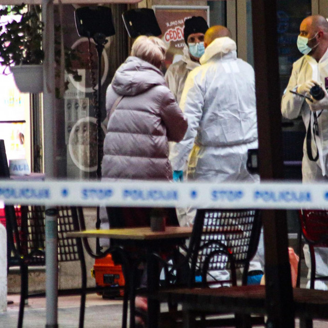 Djelatnici policije pregledavali su šire mjesto zločina.
