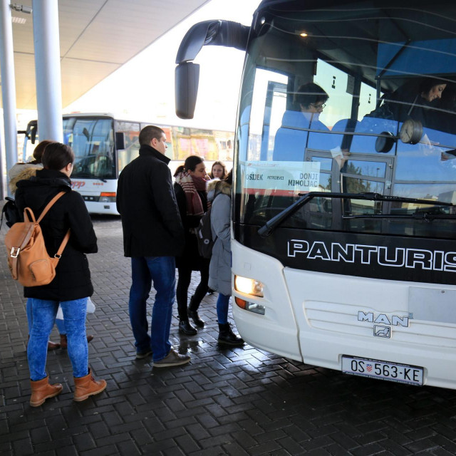 Autobusni kolodvor, ilustracija
