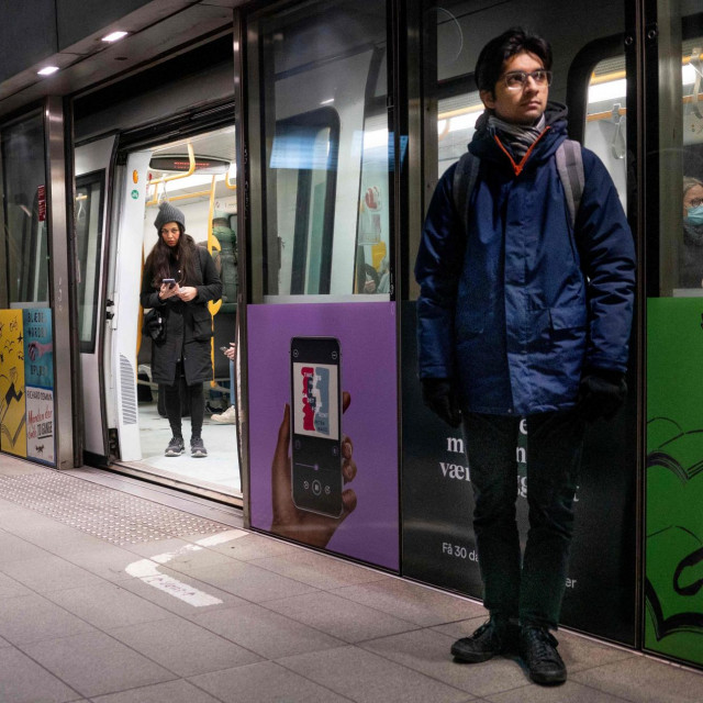 Danska je u ponedjeljak prijavila da se od covida u bolnicama liječe 1294 osobe, najviše dosad. Unatoč tome ima jednu od najmanjih stopa mortaliteta od covida u Europi
