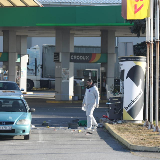 Raznesen bankomat Reiffeisen banke na Slavonskoj aveniji u Sesvetama
